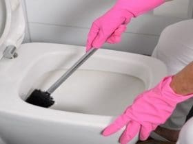 7 astuces pour détartrer le fond de la cuvette sans efforts