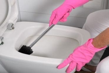 7 astuces pour détartrer le fond de la cuvette sans efforts