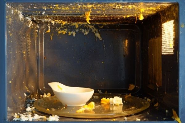 œuf éclaté au micro-ondes