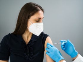 Covid-19 : comment soulager les effets secondaires du vaccin naturellement ?