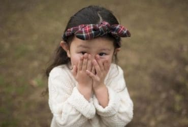 Conseils pratiques pour aider un enfant timide