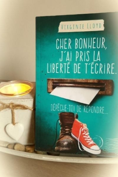 Couverture du livre Cher Bonheur, J'ai Pris la Liberté de T'écrire. Dépêche-Toi de Répondre..., de Virginie Lloyd