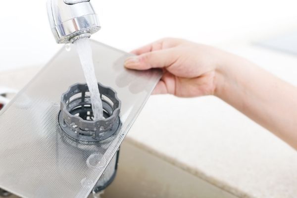 Laver le filtre du lave-vaisselle