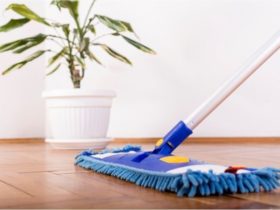 L'astuce magique pour nettoyer et parfumer le sol de la maison sans détergent
