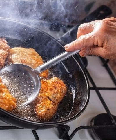 Comment éliminer les odeurs de friture de la cuisine