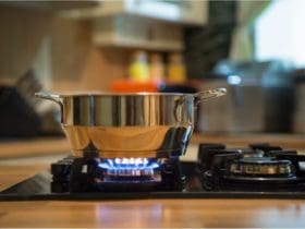 Comment empêcher la nourriture de coller aux casseroles inox