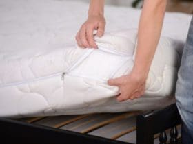 Comment bien nettoyer le matelas avant de le retourner