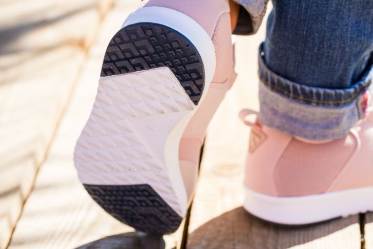 Chaussures : 6 astuces pour retrouver la blancheur de vos semelles