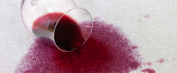 Comment enlever une tache de vin rouge sur un vêtement ?