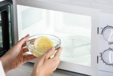 Micro-ondes : comment éliminer les mauvaises odeurs