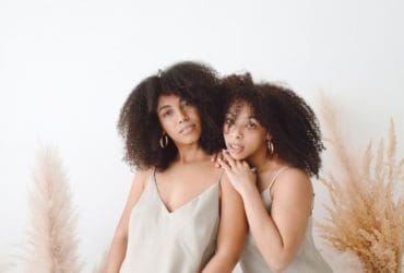 Comment se désépaissir les cheveux bouclés