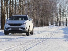 8 objets à ne jamais laisser dans sa voiture en hiver