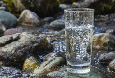 Eau de source ou eau minérale naturelle ? Quelle différence ?