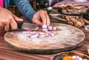 Comment éliminer l'odeur d'oignon ou d'ail de ses mains