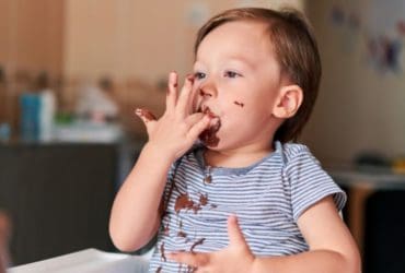 Comment enlever une tache de chocolat sur un vêtement