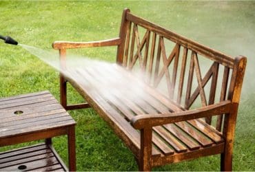 Nettoyage des meubles en bois : erreurs courantes et comment les éviter