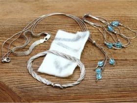 Comment nettoyer et entretenir les montres et bijoux