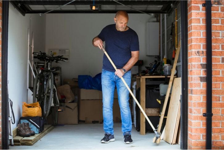 Comment nettoyer les planchers de garage et les allées