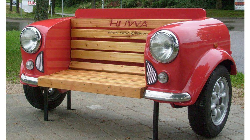 Un banc pour les amoureux... de voitures