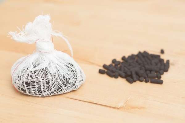 Utilisez du charbon activé pour désodoriser votre réfrigérateur