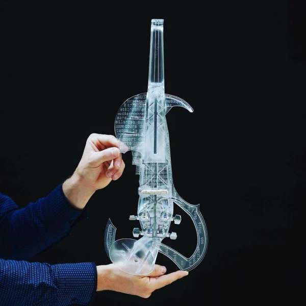 Un violon à l'apparence unique crée avec une imprimante 3D
