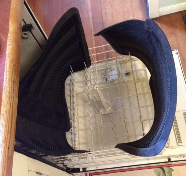 Lavez les tapis de voiture dans le lave-vaisselle