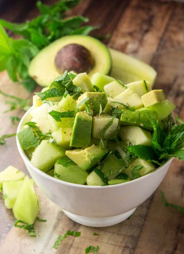 Salade de concombre, melon et avocat