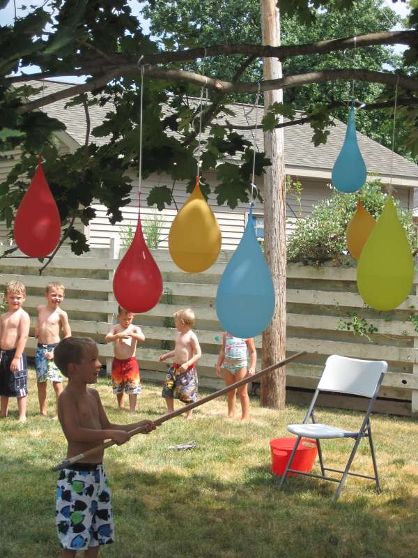 Pinata avec des ballons remplis d'eau