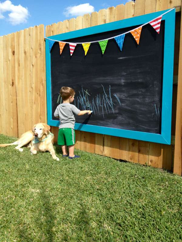 Un grand tableau ardoise pour les petits artistes