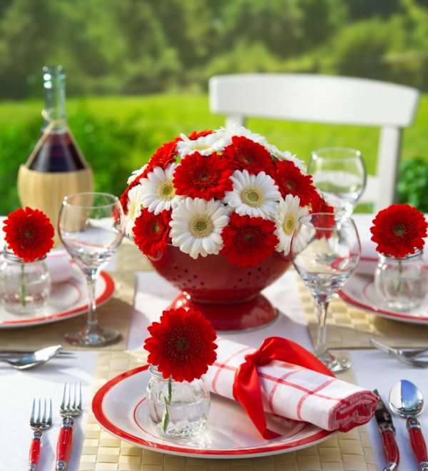 Une table d'été à la campagne