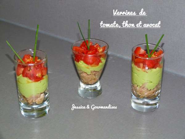 Verrines de tomate, thon et avocat