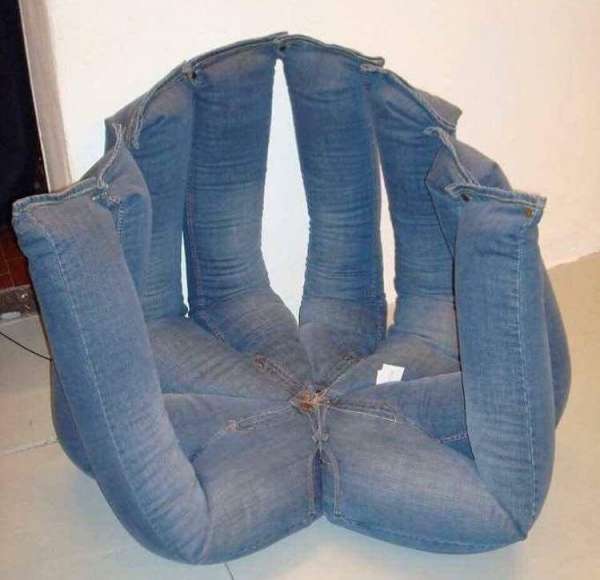 Un siège fait à partir de vieux jeans