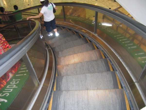 Les brosses sur les escalators évitent aux vêtements de se coincer