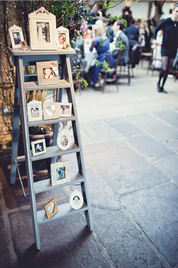 Echelle en bois pour exposer des photos souvenir