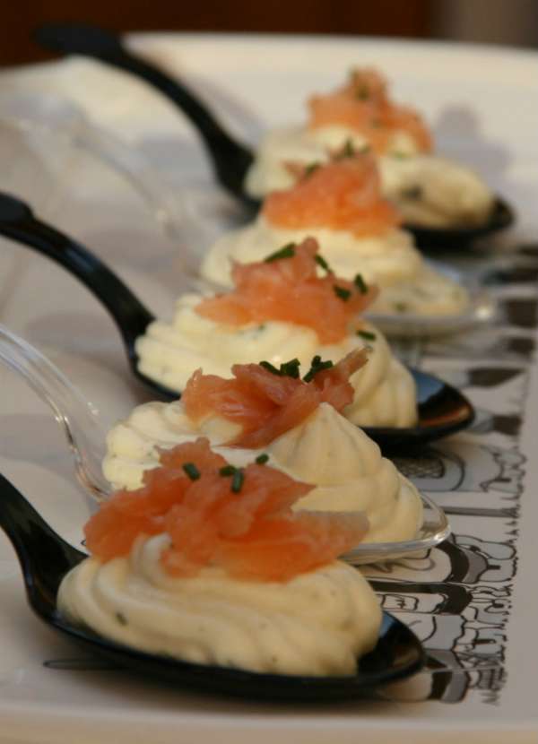 Cuillères apéritives à la mousse de Boursin et saumon fumé