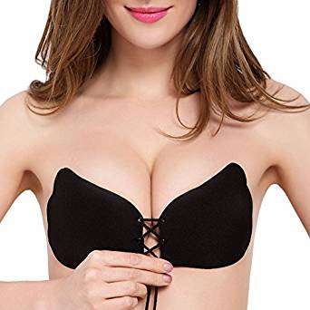 Optez pour un soutien-gorge adhésif pour un décolleté sublime même avec un dos-nu