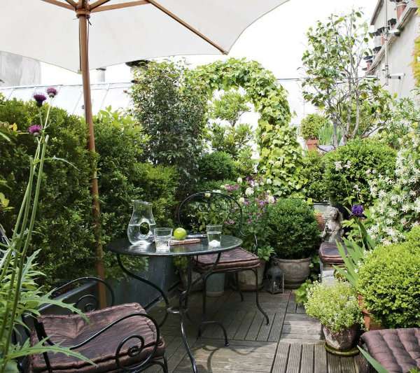 Une terrasse jardin vert