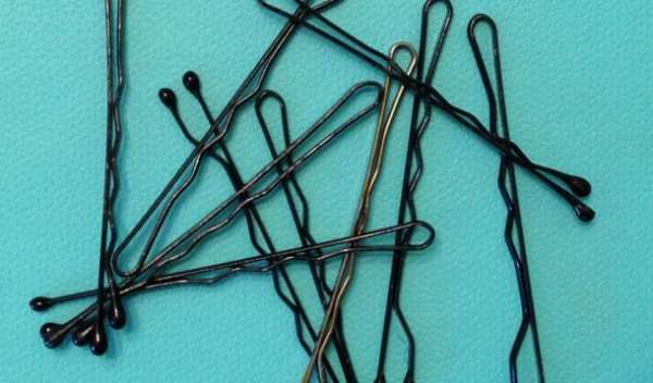 Mettre les épingles à cheveux correctement