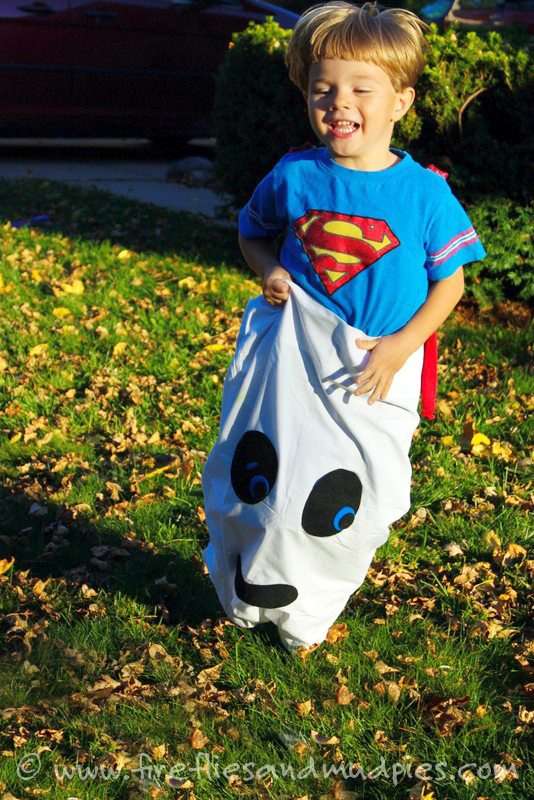 Une course en sac fantôme d'Halloween