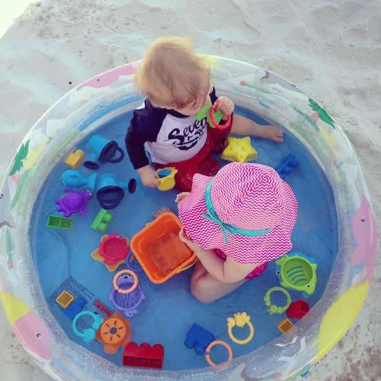 Pataugeoire pour créer un espace sécurisé pour vos enfants à la plage