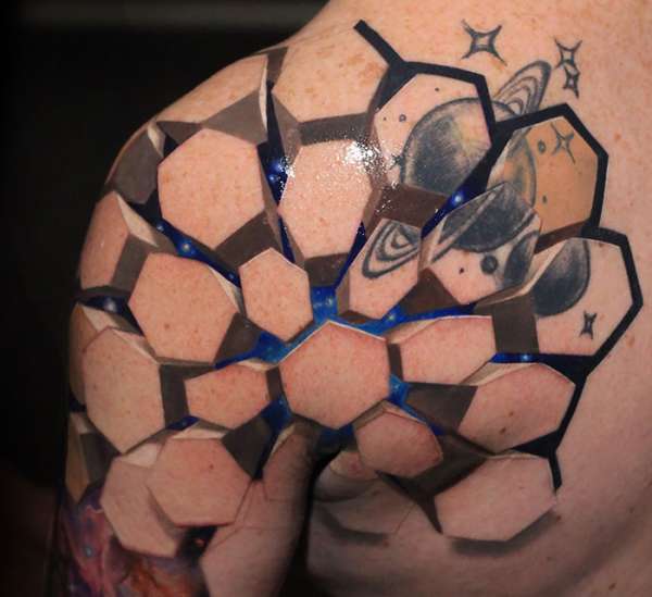 Un tatouage très inventif qui vous montre ce qui se cache sous la surface