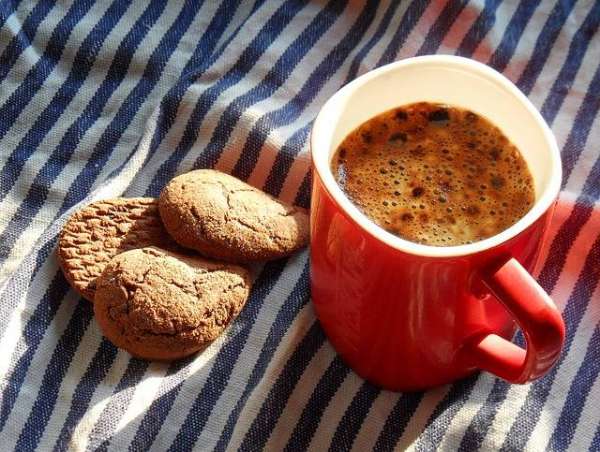 Se débarrasser d'une tache de café sur une moquette ou un tapis