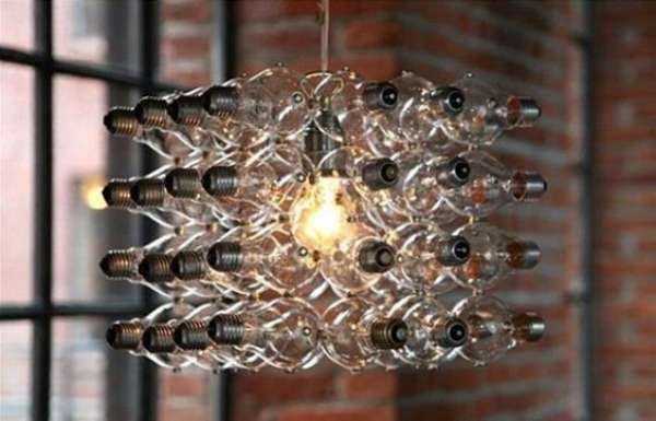 Un luminaire avec des ampoules recyclées