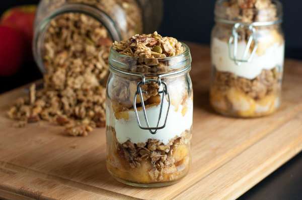 Crumble léger aux pommes yaourt grec et granola