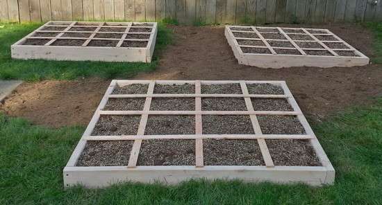 Un jardin surélevé en forme de grille parfait pour un petit potager