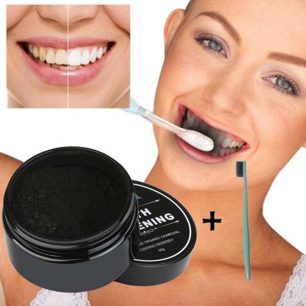 Une poudre blanchissante pour les dents à base de charbon actif pour avoir des dents blanches et propres