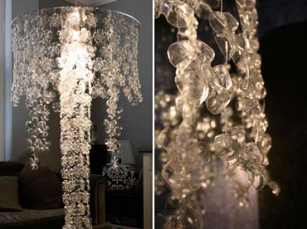 Lustre avec les fonds des bouteilles en plastique