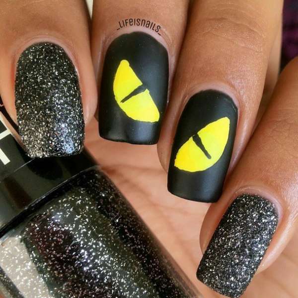 Un regard qui glace le sang pour ce nail art d'Halloween