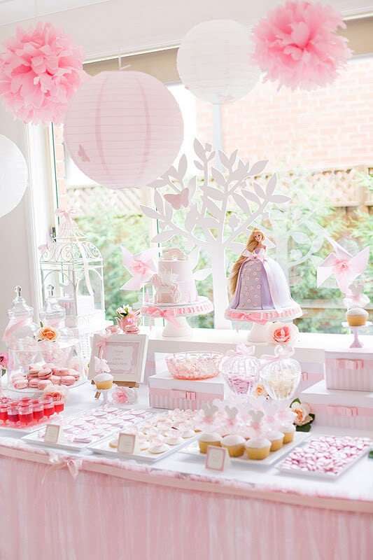 Une fête d'anniversaire sous le thème de la princesse raiponce