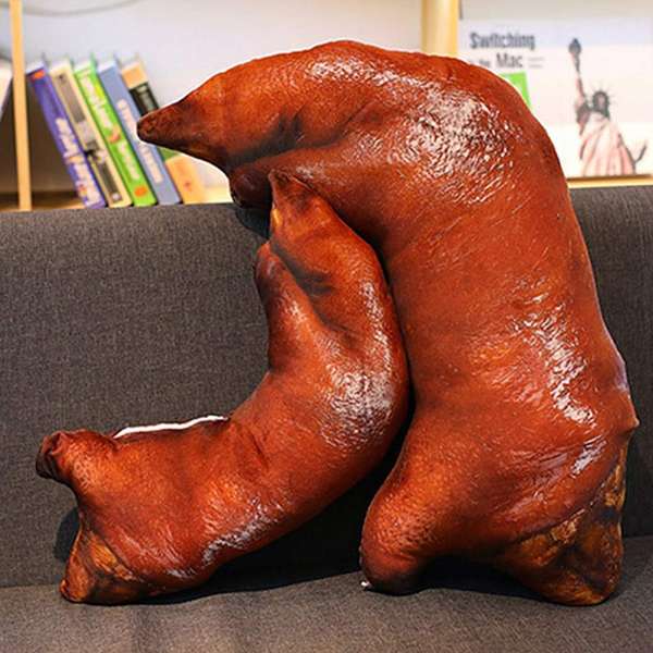 Un coussin en forme de coude de porc